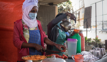 Alt = young Ethiopian women selling street food during COVID-19 pandemic